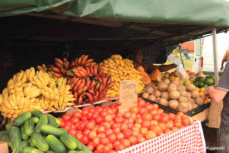 Podczas czekania w Marinie niekt�rych ratowa�y owoce
