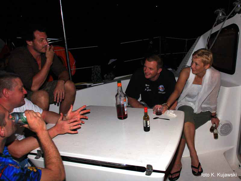 Wieczorne �wi�towanie z okazji wyp�yni�cia na po�udnie i dotarcia na Union Island