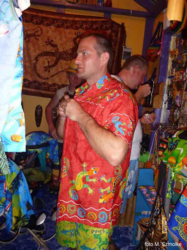 Adrian drog� kupna naby� dwie koszule