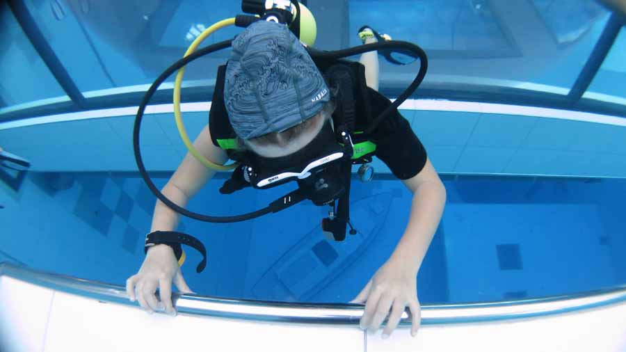 Hover nad przepa�ci�