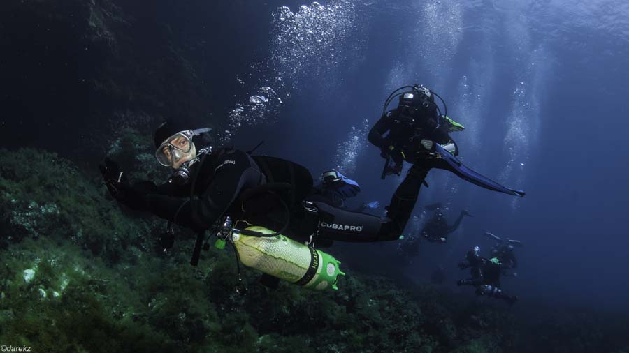 Gozo. Bartek i Andrzej na Lantern Point. Kamera nie oddaje, jak silny by tam prd 