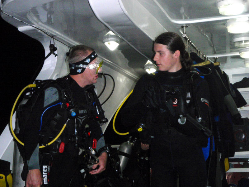 Nurkowie lubi� te� w nocy