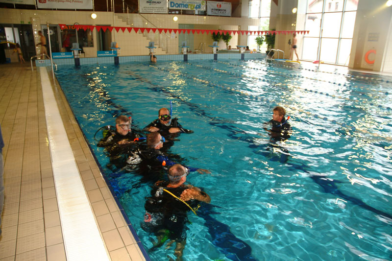Zaj�cia w basenie