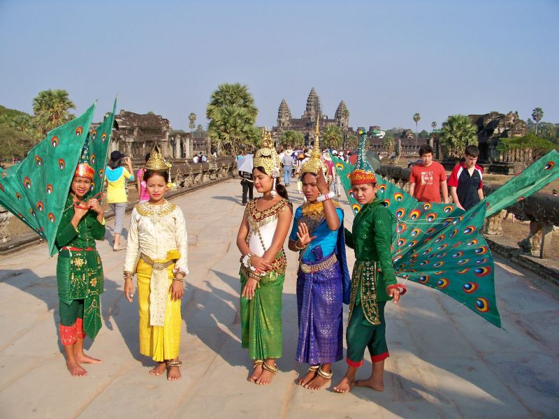 Pi�kne powitanie w Angkor Wat