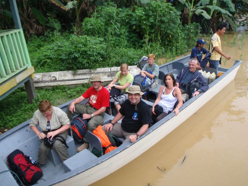 Rzeka Kinabatangan - przesiadka z busa