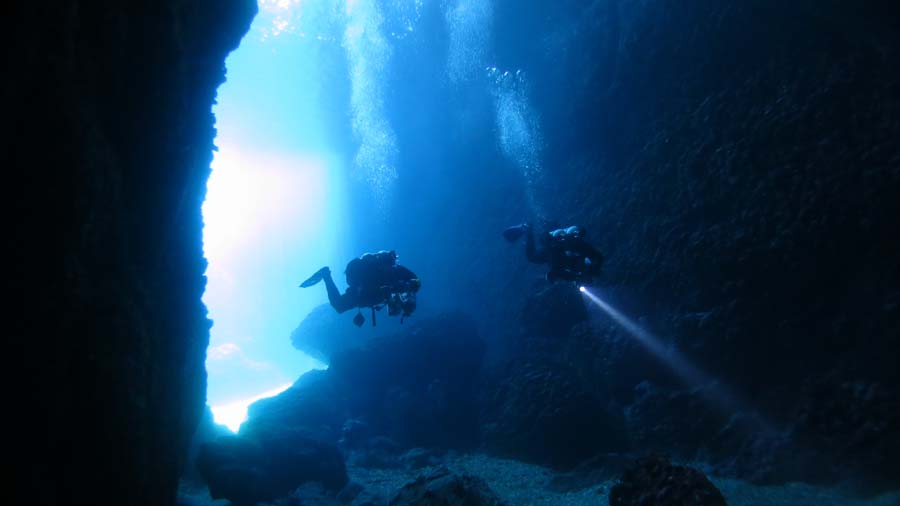 Monk Cave, Techniczni