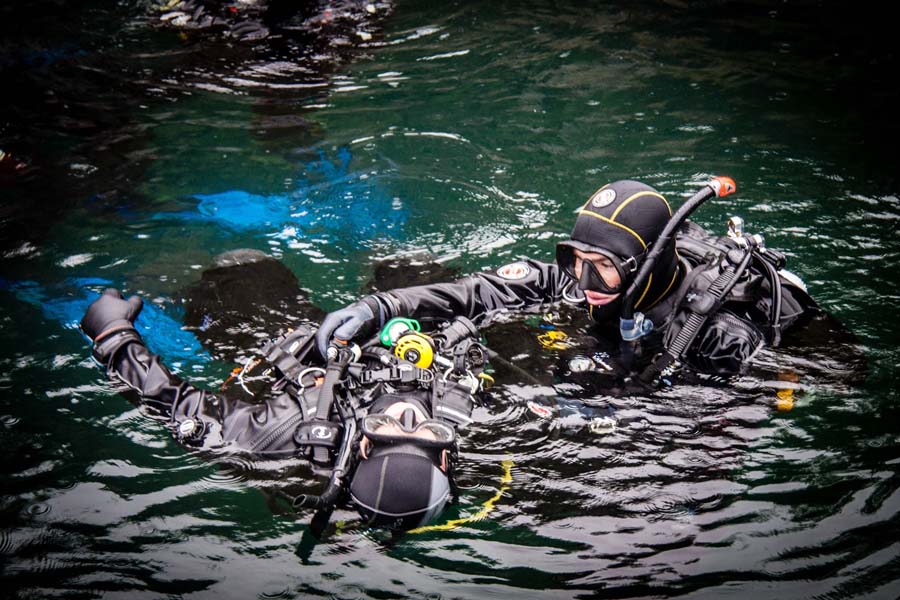  Warsztaty ratownicze - �wiczenia w wodzie